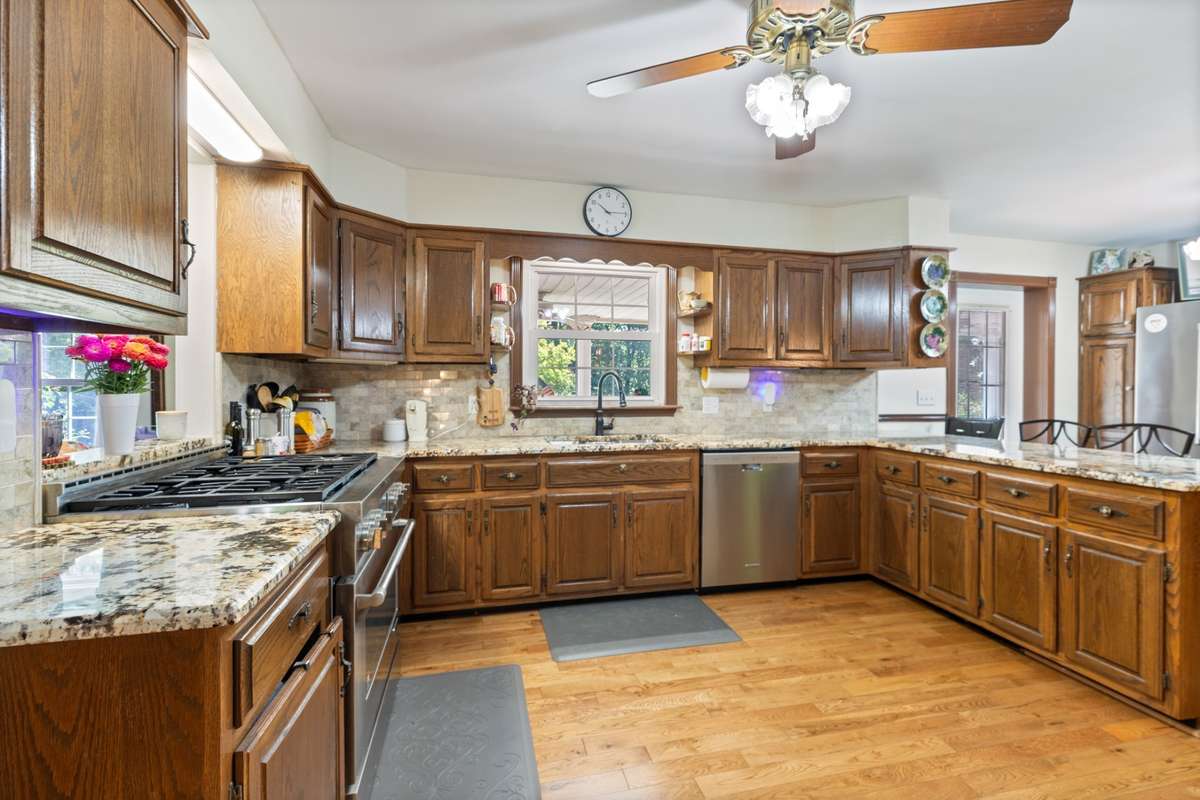 Spacious Kitchen!