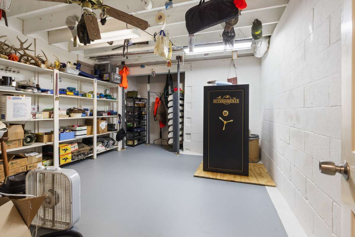 Basement - man cave/gun room 13x13