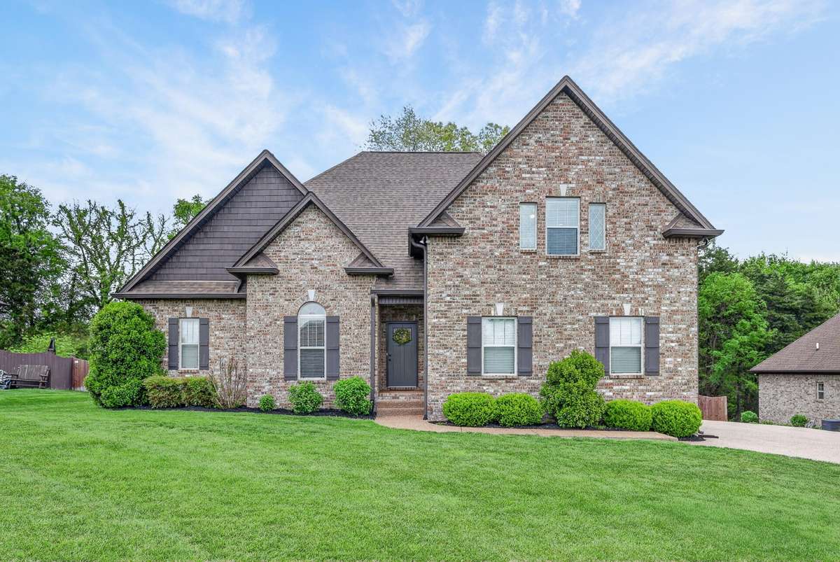 Welcome home to 55 Harbor Pointe