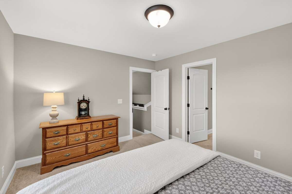 4th bedroom with full bathroom