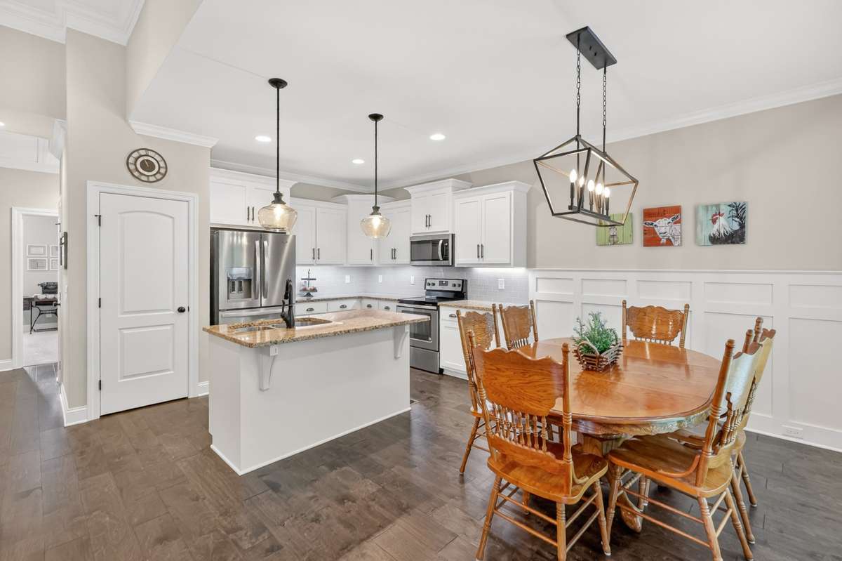 Eat in kitchen