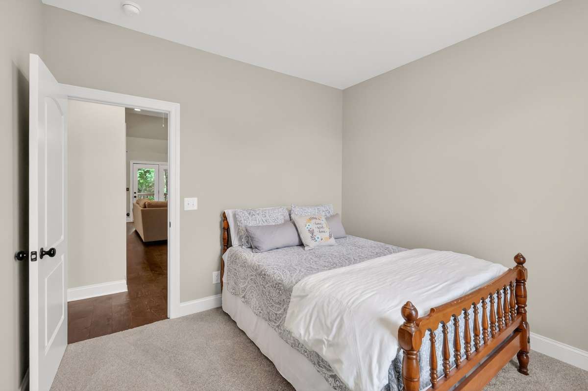 2nd bedroom