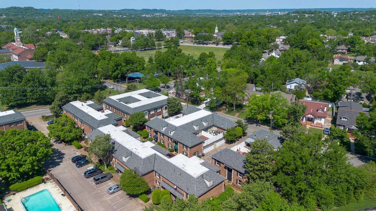 This shot shows the proximity of the community to Elmington Park and the access to the Greenways