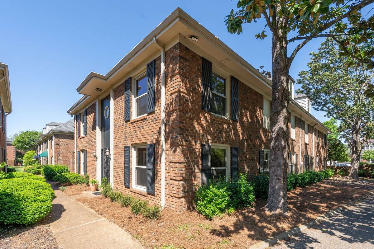 Welcome to 328 Elmington Ave!