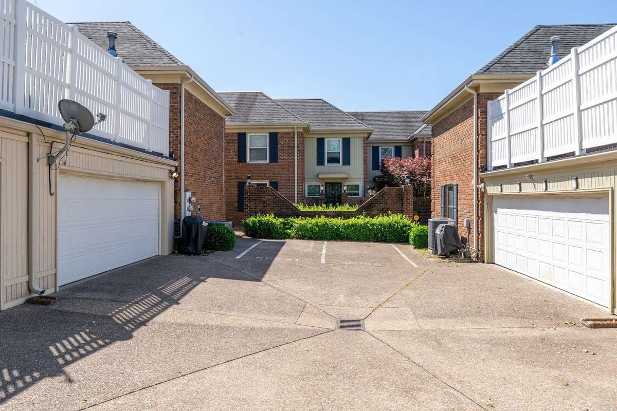 Another view of the driveway shared by the 4 townhomes in Elmington Condominiums
