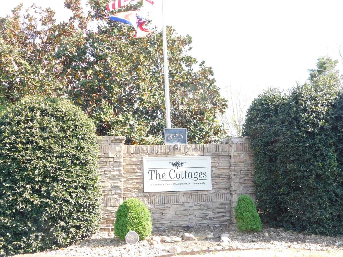 Choice Location Location, minutes to the Coveted Lake Grasslands Community Golf and Club