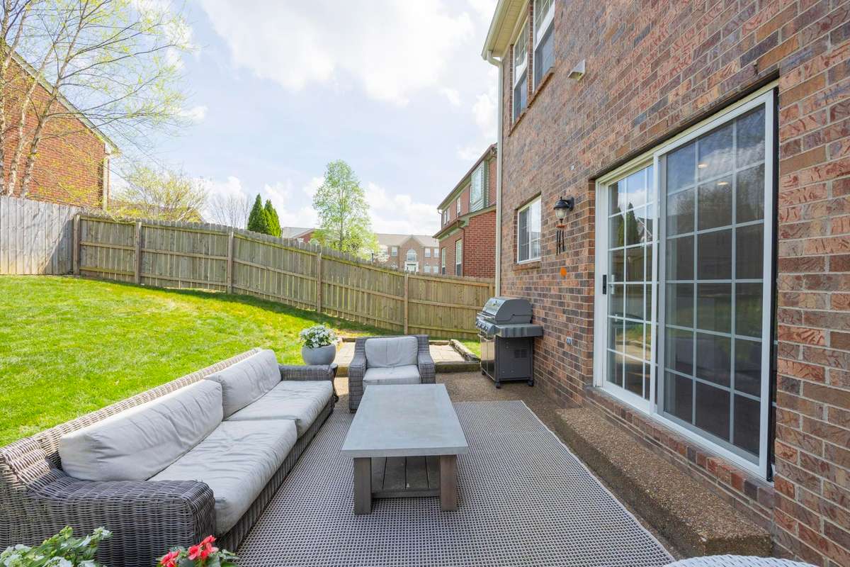 Beautiful backyard perfect for grilling and let the pups run wild. :)