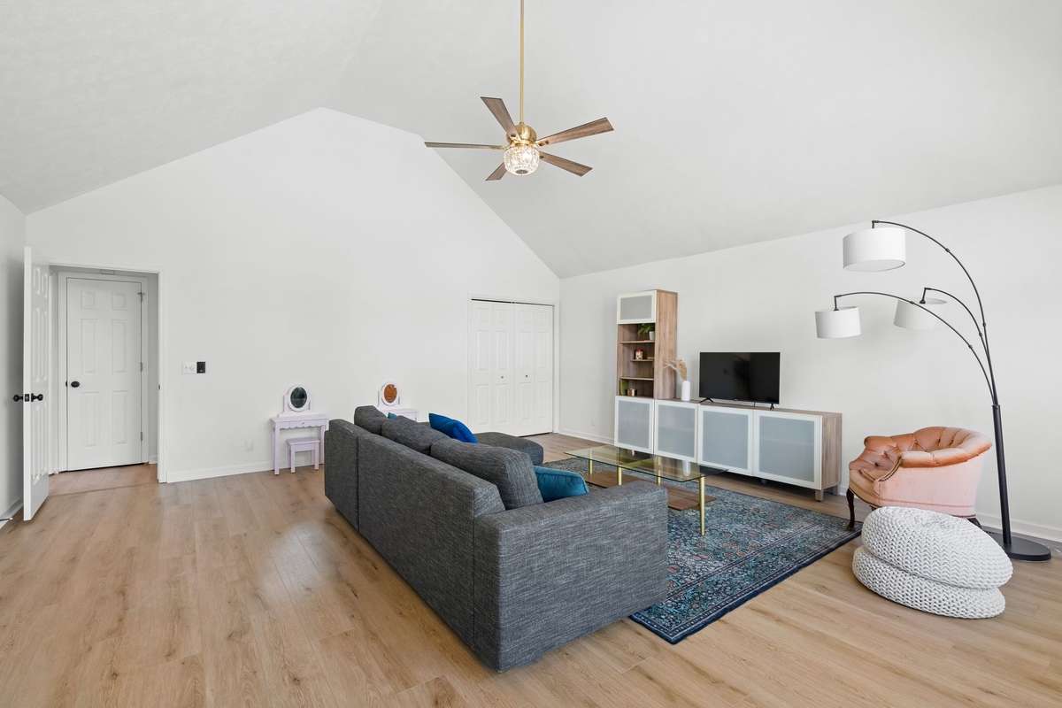 tall ceilings | natural light | new windows