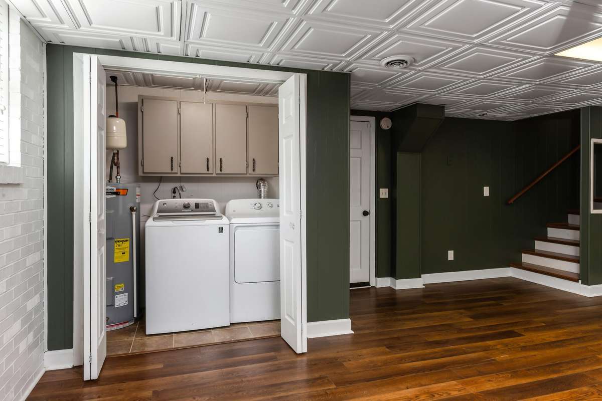 Washing machine + dryer stay.