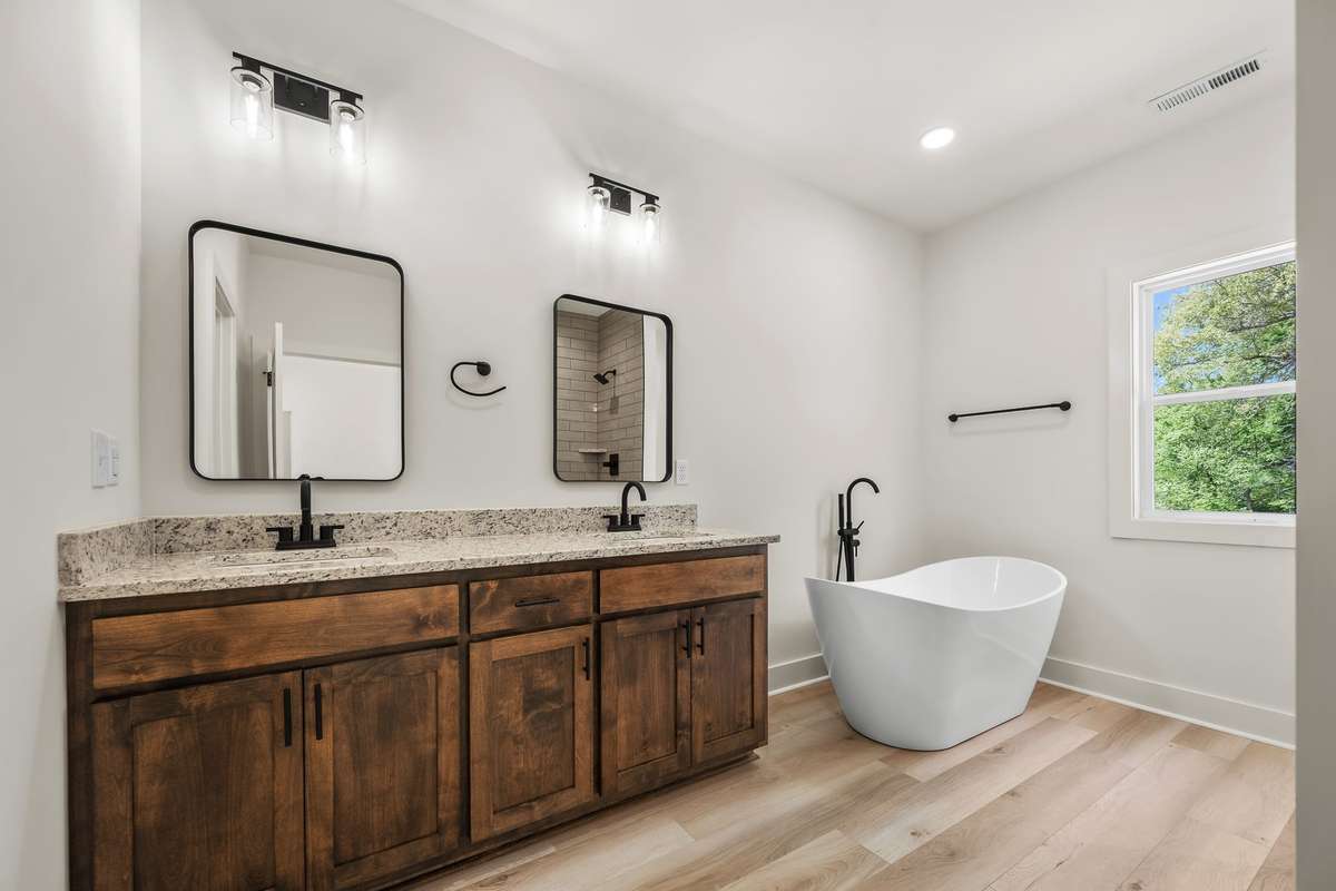 Primary bathroom with double sinks, soaker tub and tile shower!