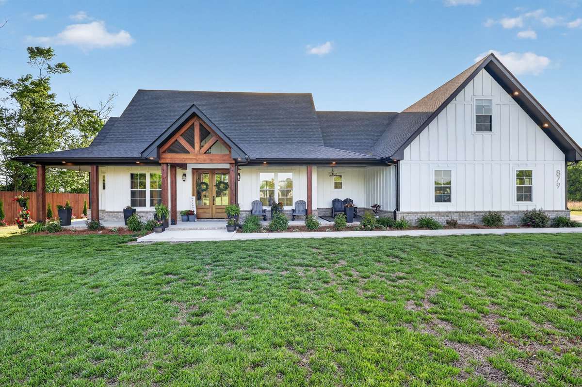 Inviting hardy board/brick home was built to last!