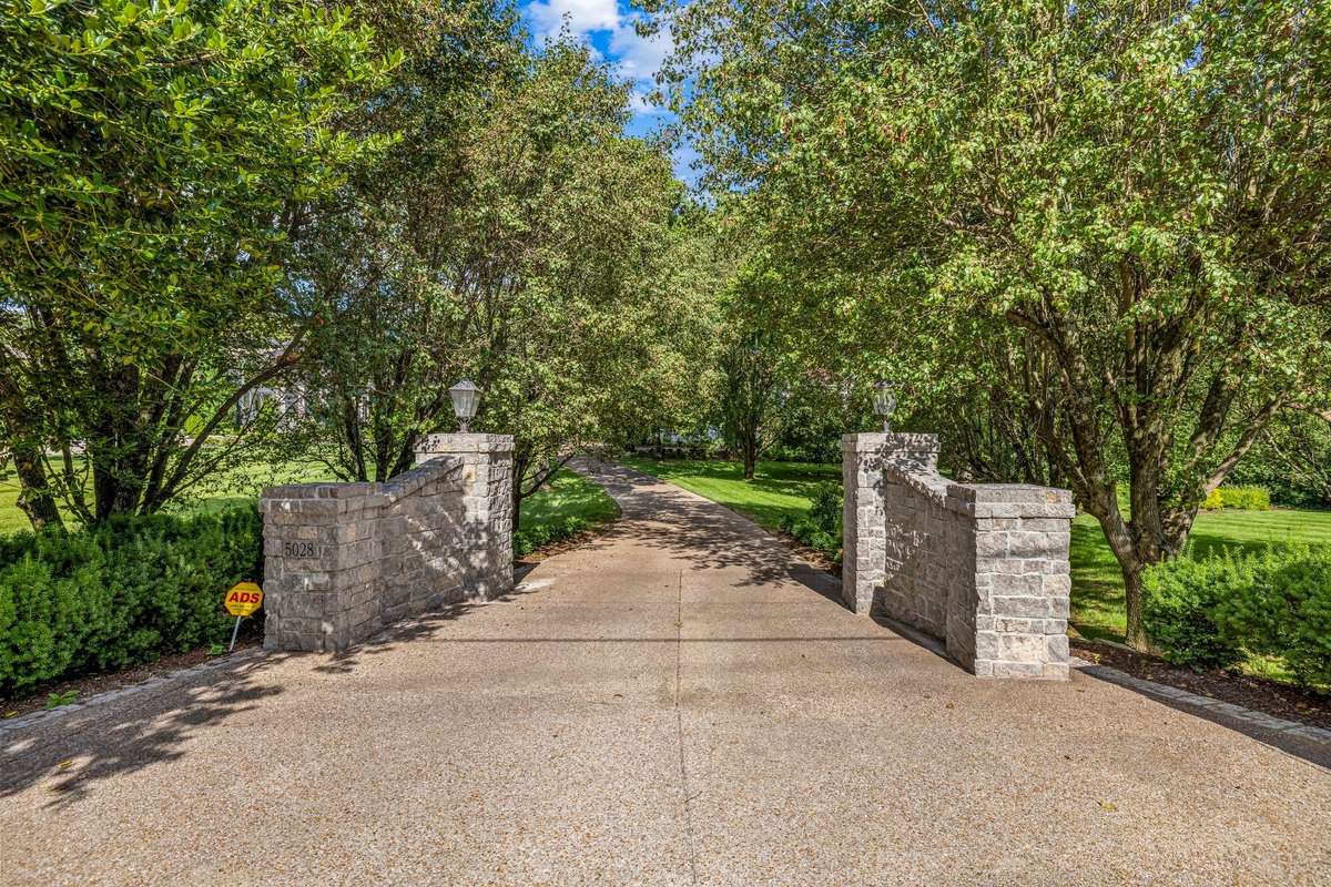 As you enter the property, the new entrance with gate welcomes you...
