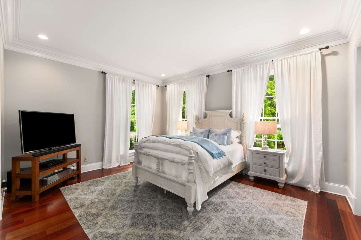 This guest suite is so calming and so easily accessible from the garage as well....again, notice those floor to ceiling windows...