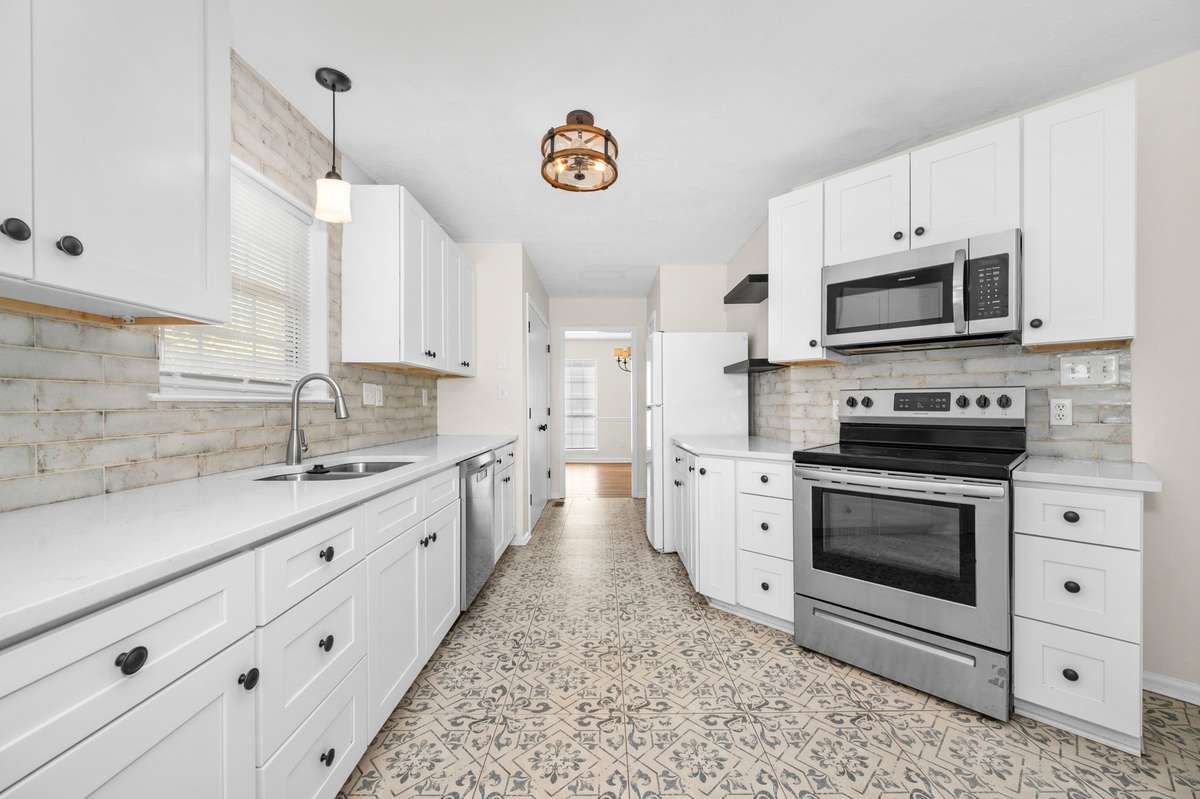 Check out this awesome eat-in kitchen!