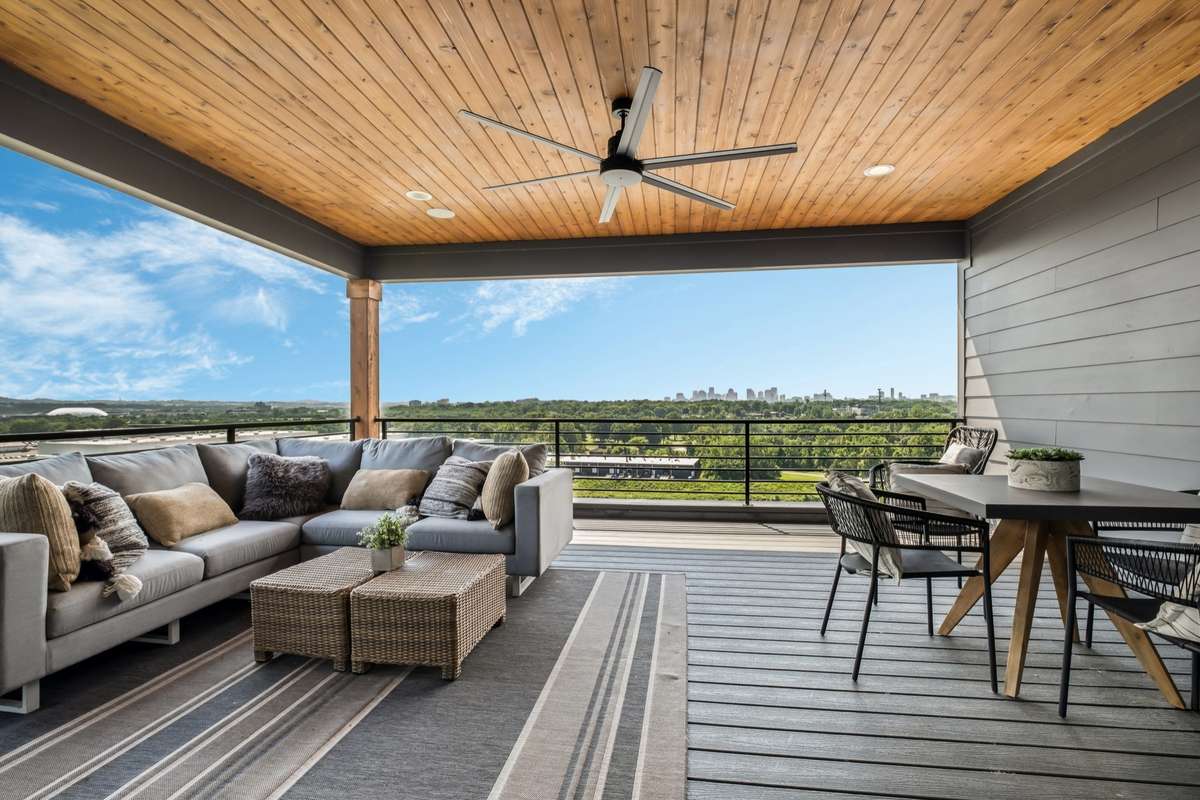 This upper terrace is next-level: expansive, private, and offering some of the best skyline and river views in the city.