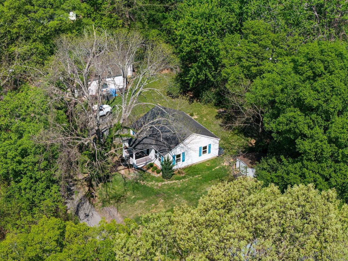 Your own secluded woodsy retreat!