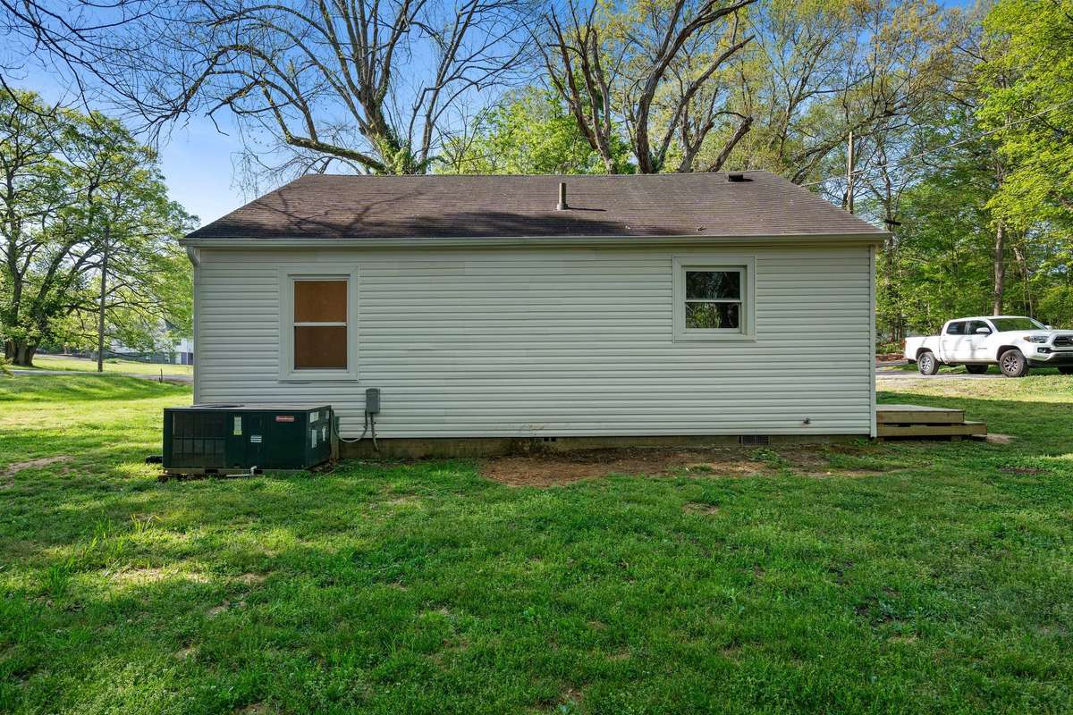 Huge level lot perfect for outdoor activities!