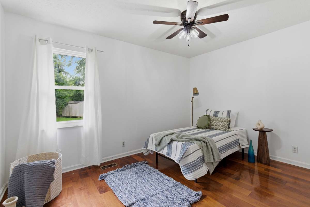 2nd bedroom