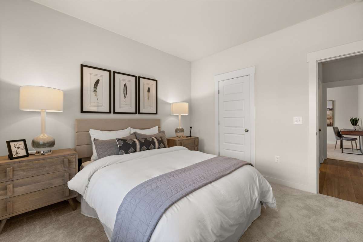 Photo of model, features and selections may not represent community selections