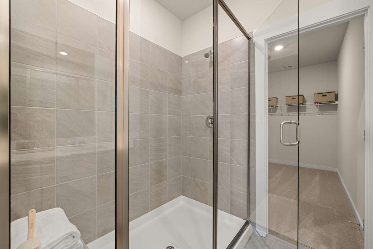 Photo of model, features and selections may not represent community selections