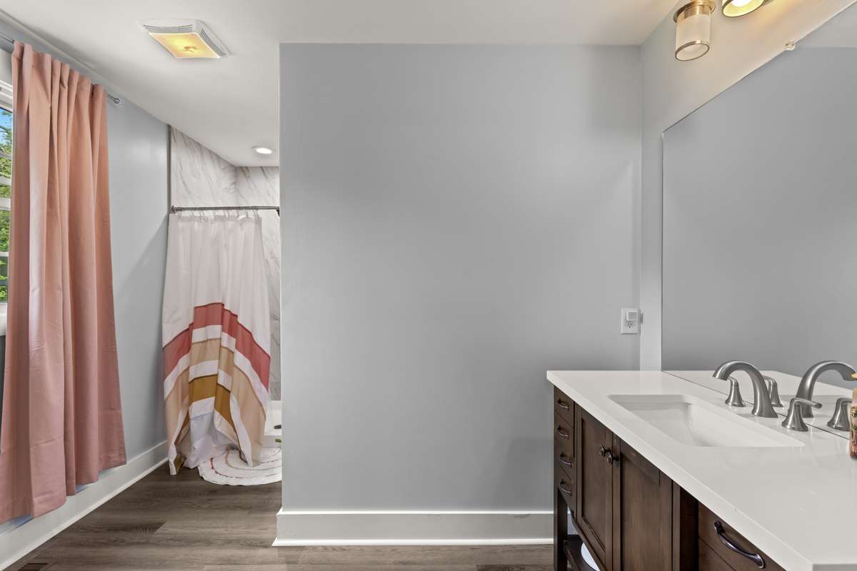 Full Bath 2