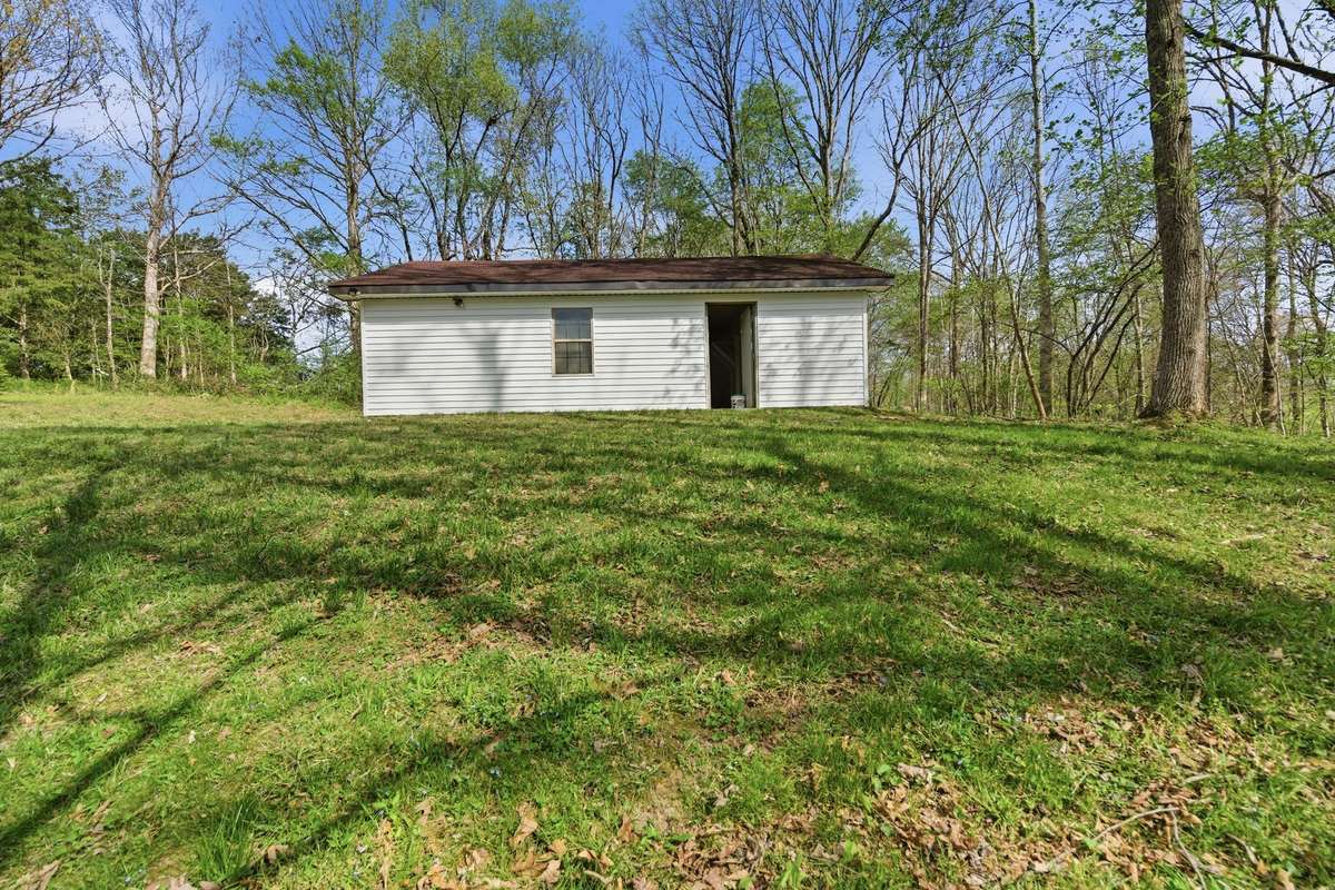 Detached garage/ workspace (he shed/she shed)