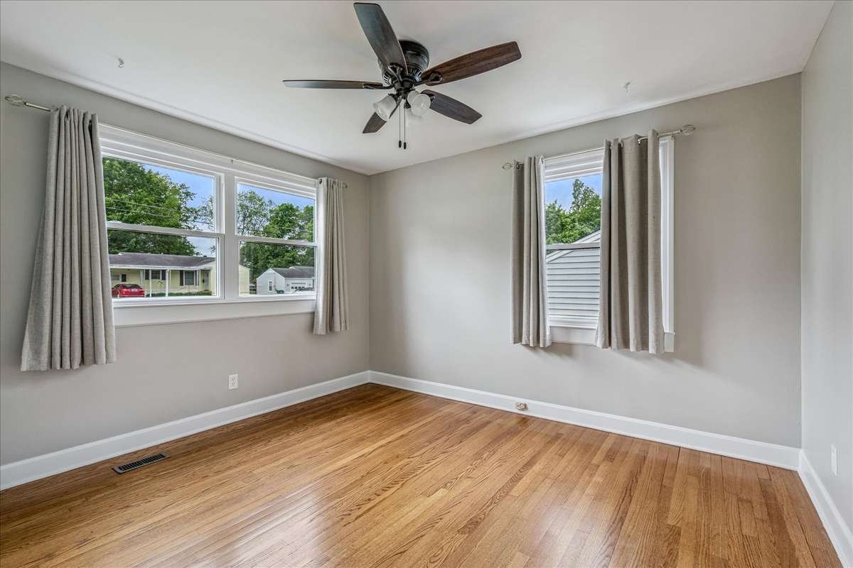 2nd bedroom