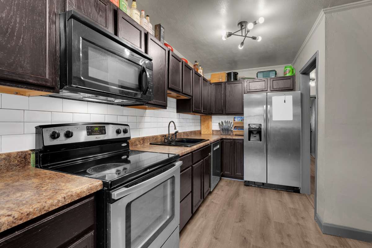 All of the stainless steel appliances in kitchen will remain!