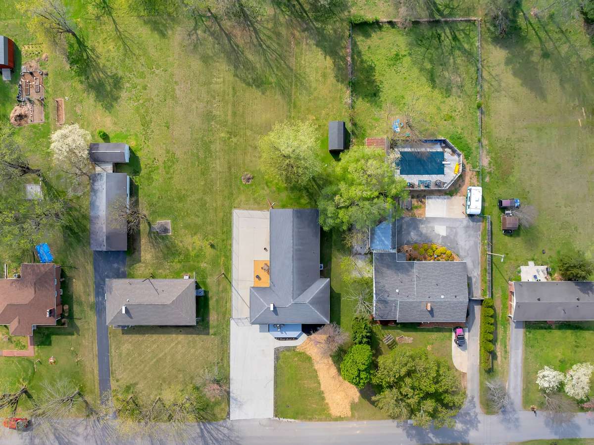 Driveway size clearly visible.