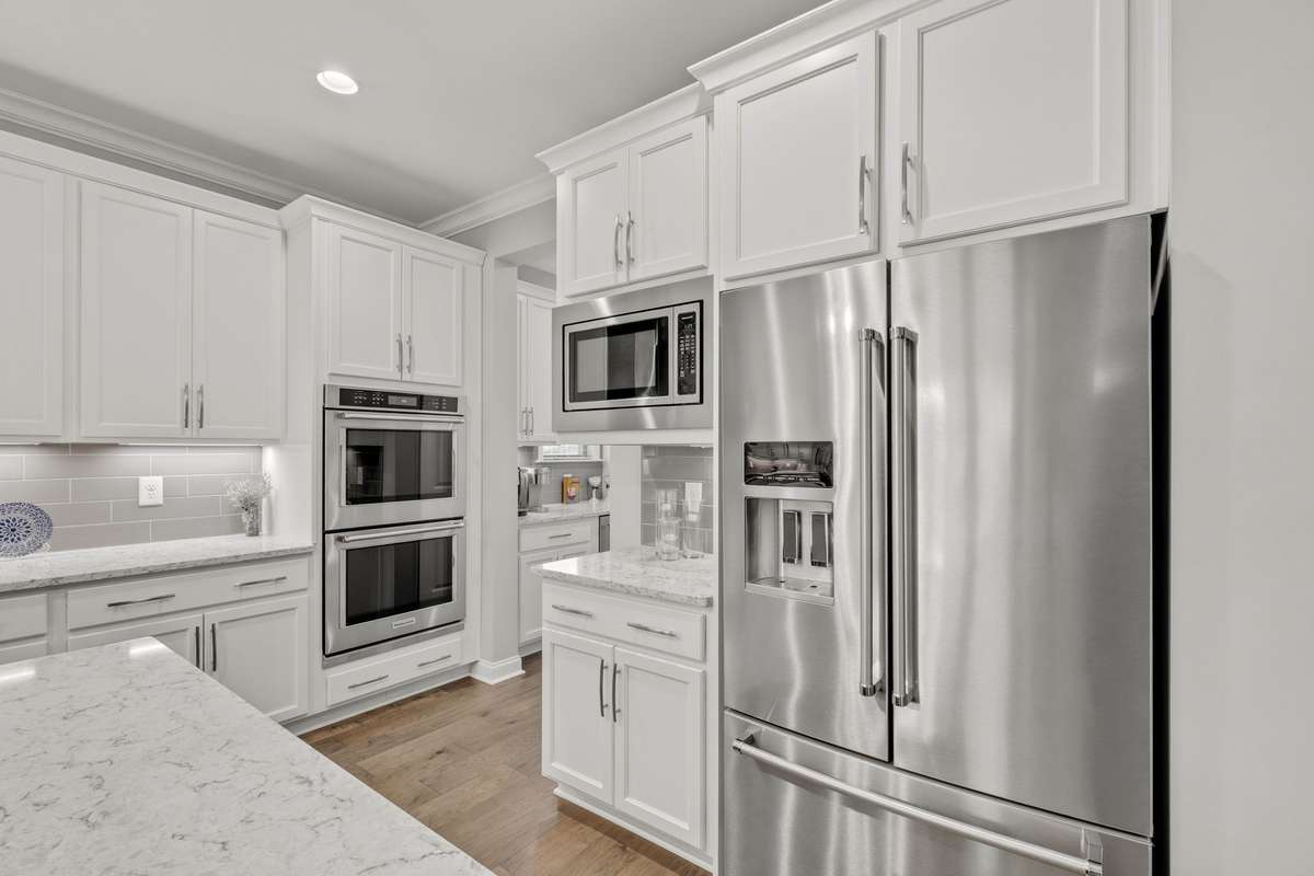 With a built-in microwave and a double oven you can cook up a storm.