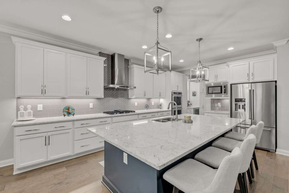 Can't you just imagine family and friends gathered around the kitchen?  So much storage and counter space!!