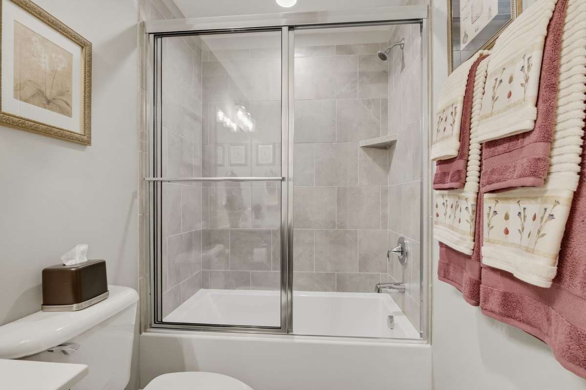 Another tub/shower comb with tiled surround.
