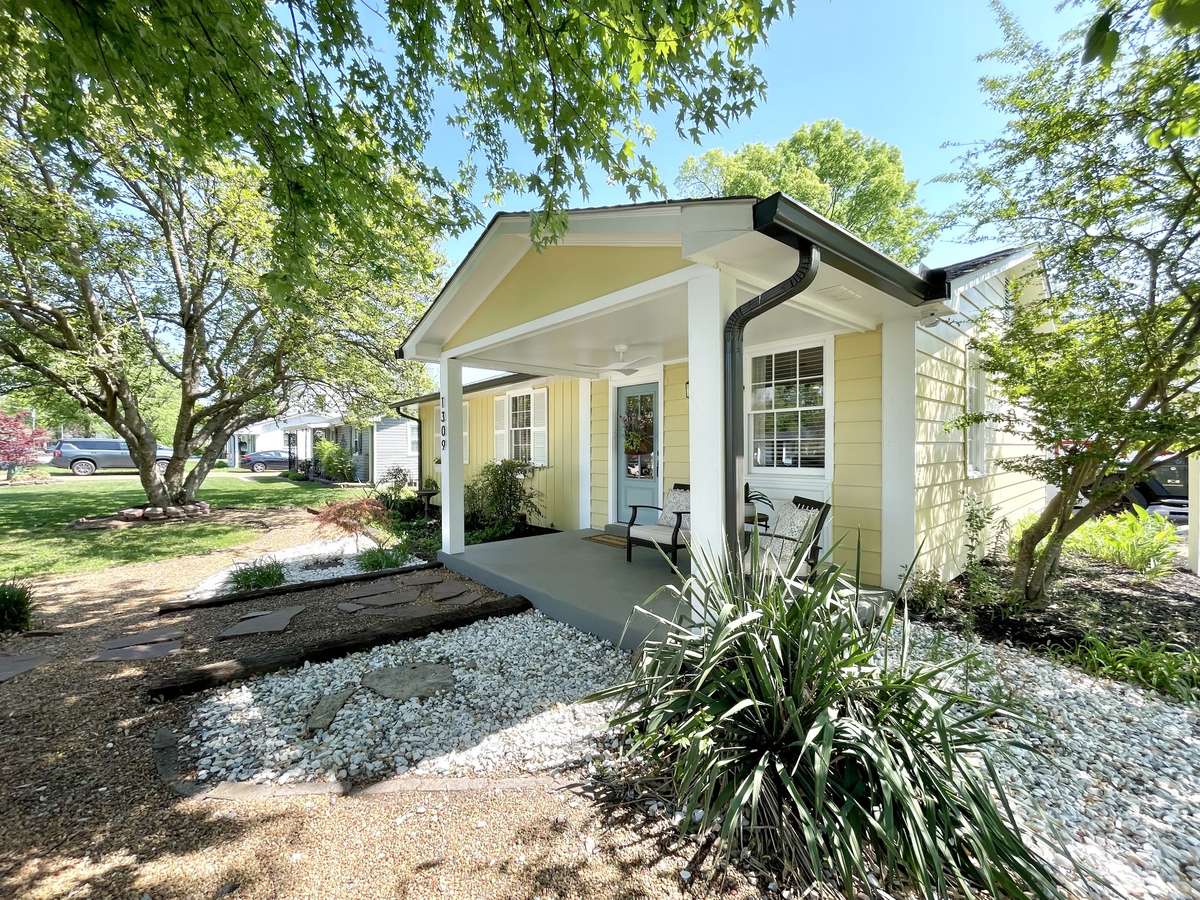 Fresh exterior paint in 2025 and the wood windows have all been reglazed.