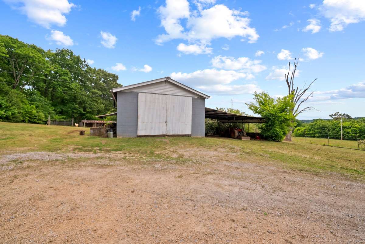 25x30 barn with 30' overhang with electricity