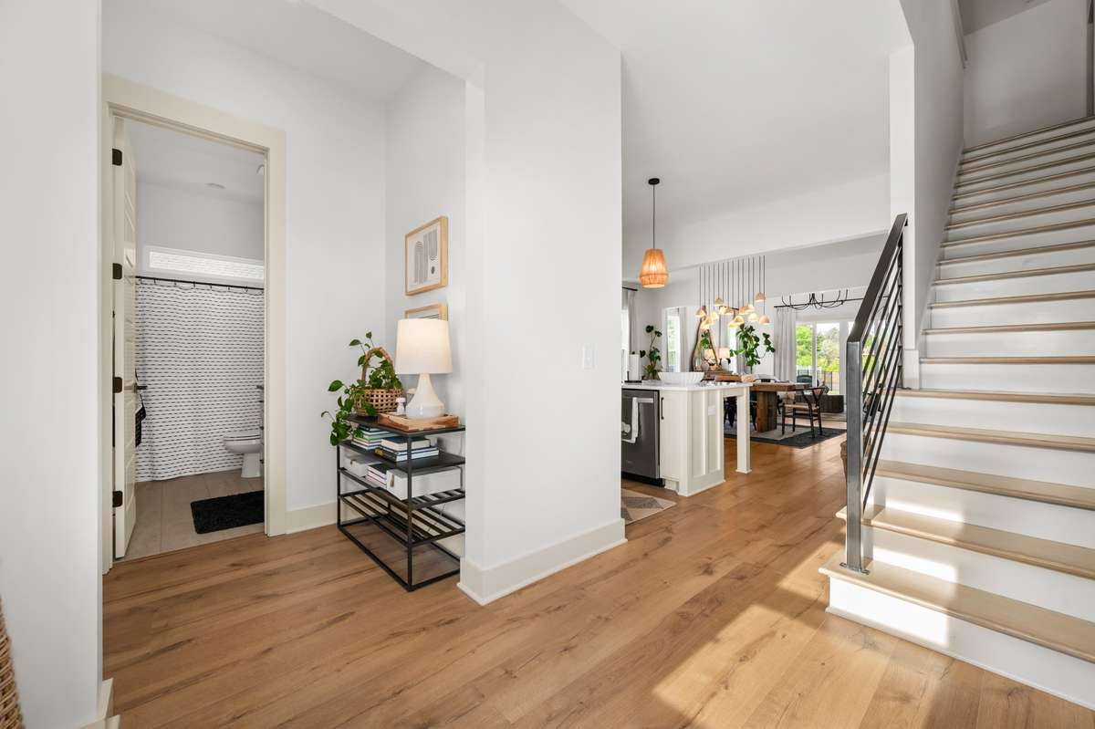 520 Gresham Lane - Entry