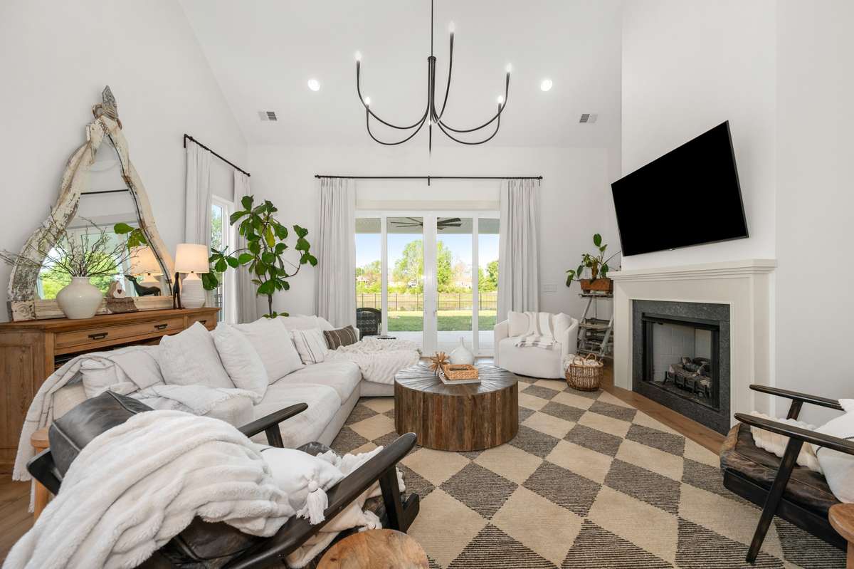 520 Gresham Lane - Vaulted Living Room w/ Fireplace & Rear Slider