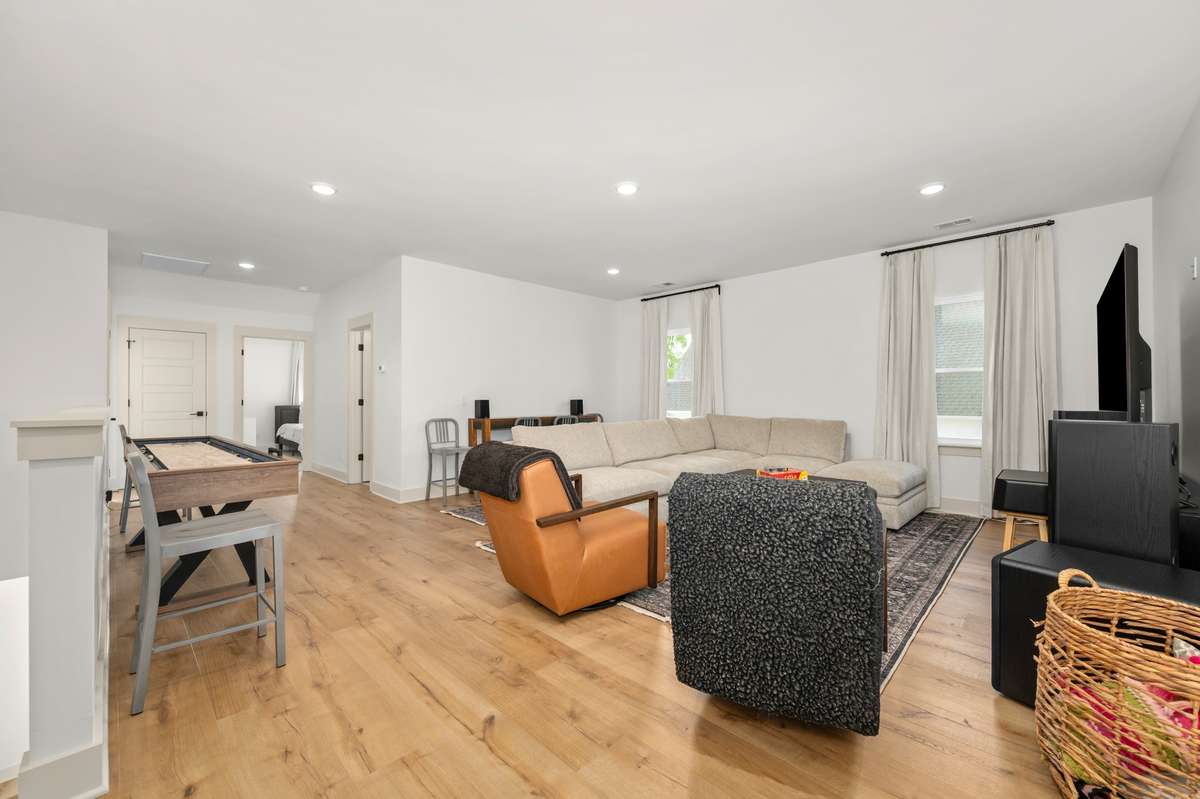 520 Gresham Lane - Large Bonus Room/Loft (Upstairs)