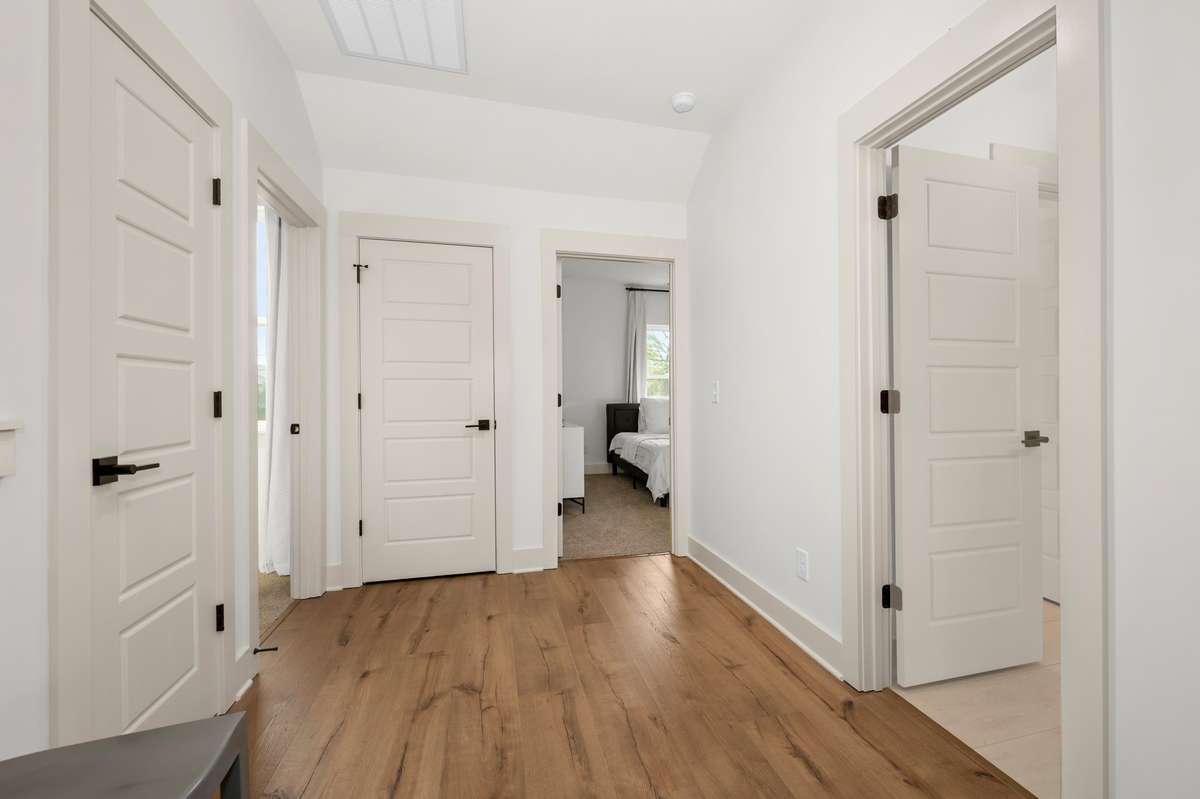 520 Gresham Lane - Upstairs Hallway