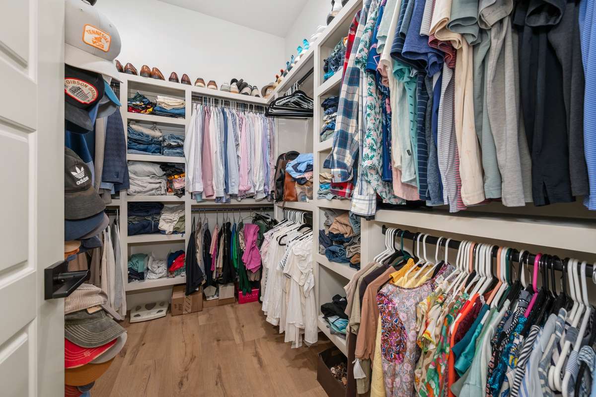 520 Gresham Lane - Huge Primary Closet