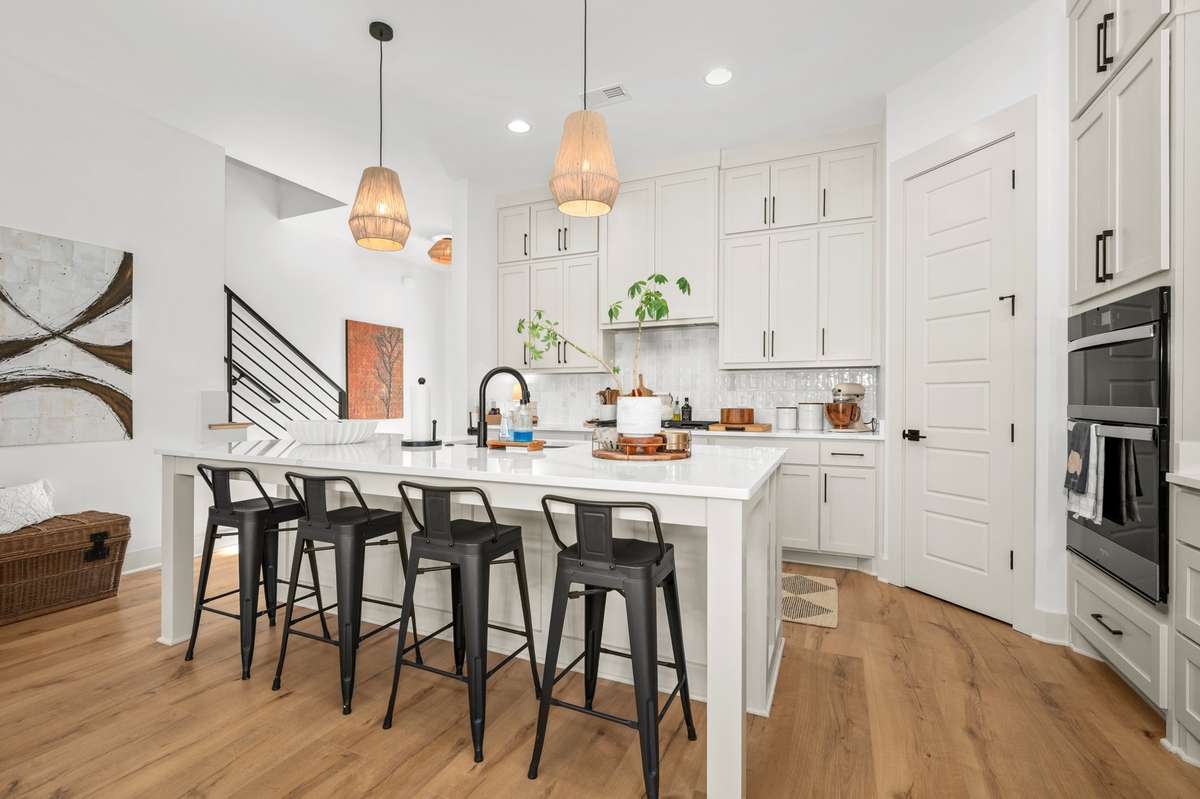 520 Gresham Lane - Deluxe Kitchen w/ Cabinets to the Ceiling