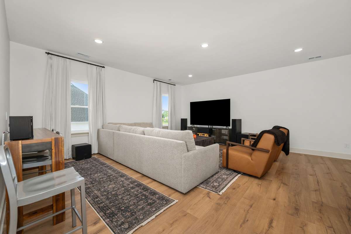 520 Gresham Lane - Large Bonus Room/Loft (Upstairs)