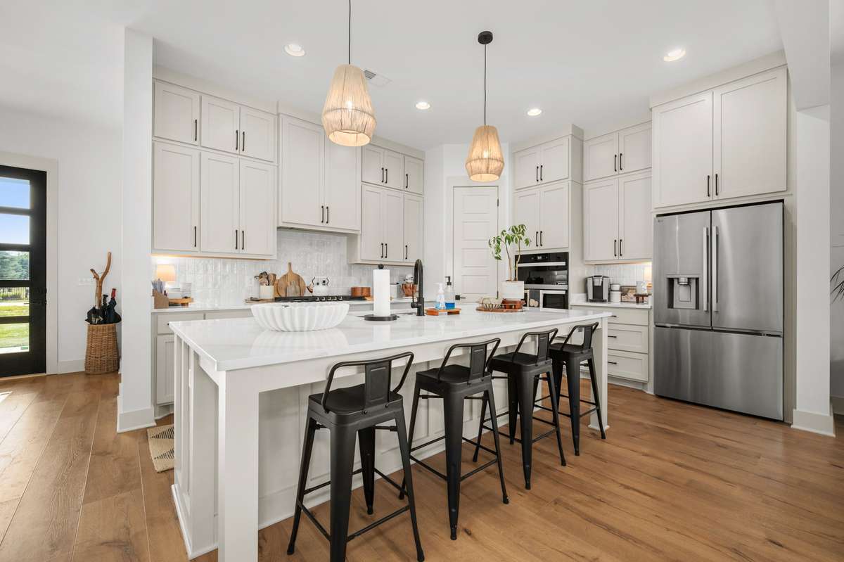 520 Gresham Lane - Deluxe Kitchen w/ Cabinets to the Ceiling