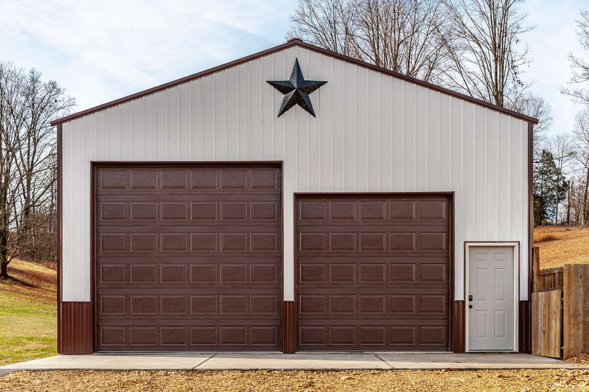 30x50 garage with 14 ft tall walls big enough for your dump truck or RV.  This garage has a separate 200-amp meter with 220 wiring.  The Lift stays with the property!