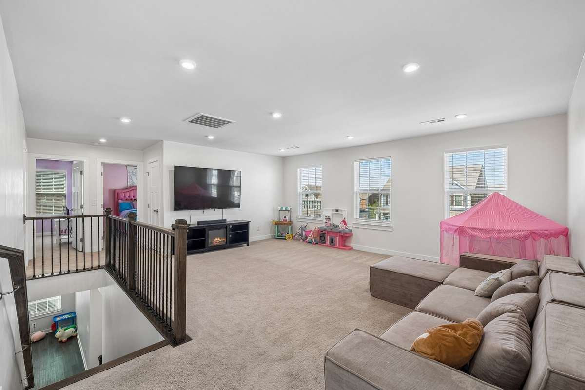 The bonus room on the 2nd floor has so many potential uses!