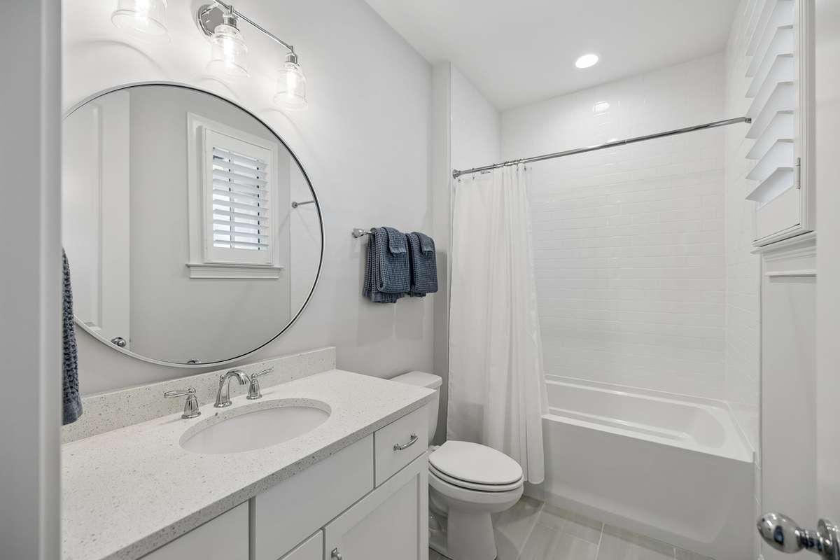 Family/Guest second-level bath