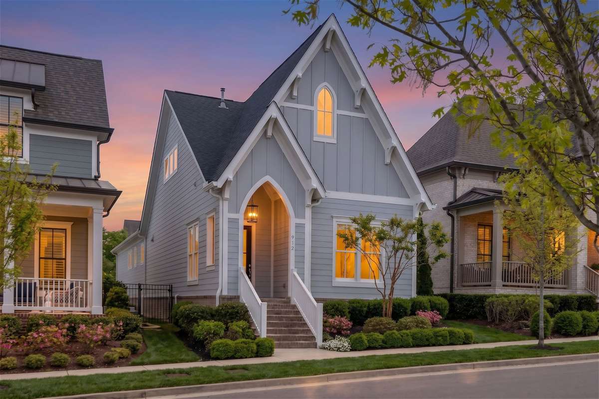 Welcome home to the cutest home you ever did see!
