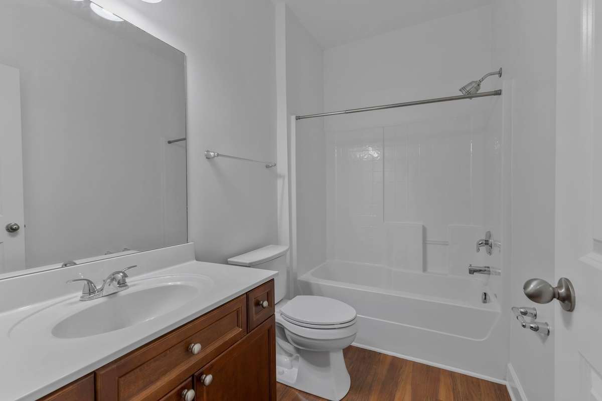 Bath off of hallway