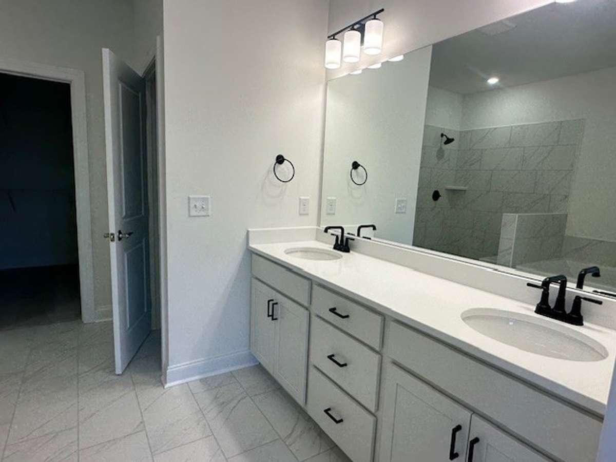 Double sinks in the Primary Bath