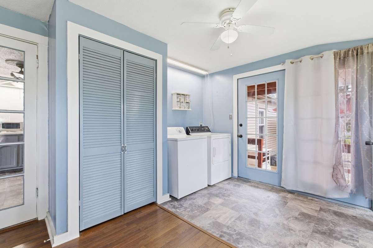 Washer and dryer will stay.