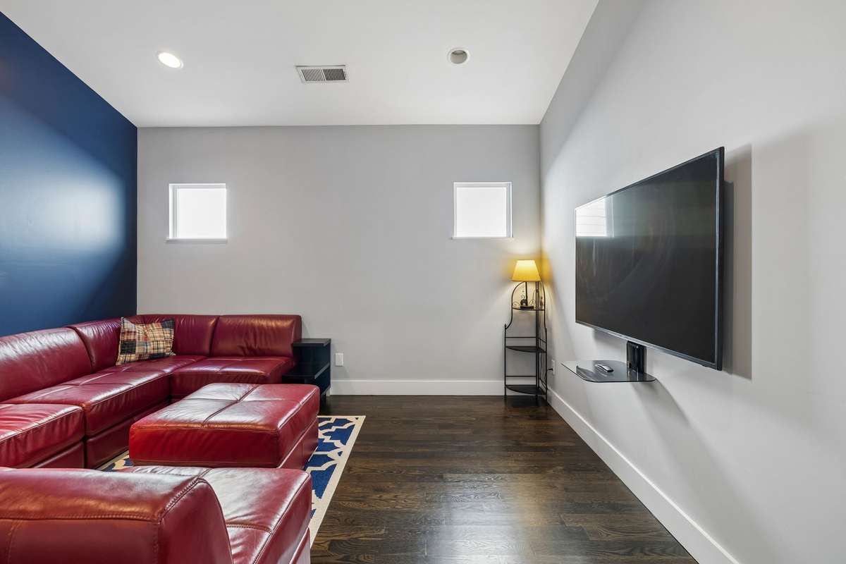 Nice flex room sits on the second-floor, perfect for a sitting area or entertainment space!